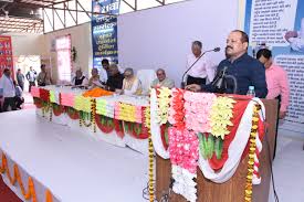 Dr. Prakash Khetan addressing an audience
